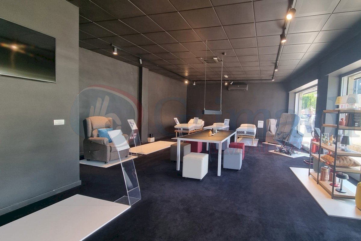 ced165a9-2e21-46d0-8d2d-3c51235f367b.jpg - Commercial Premises Via della Resistenza 76, Bari - photo 2