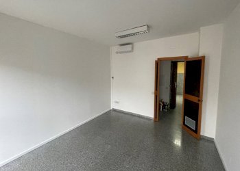 p\'ie.jpg - Office Cagliari - photo 6