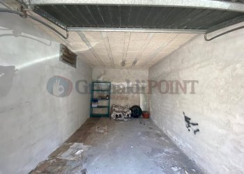 2.jpg - Box Giugliano in Campania - photo 2