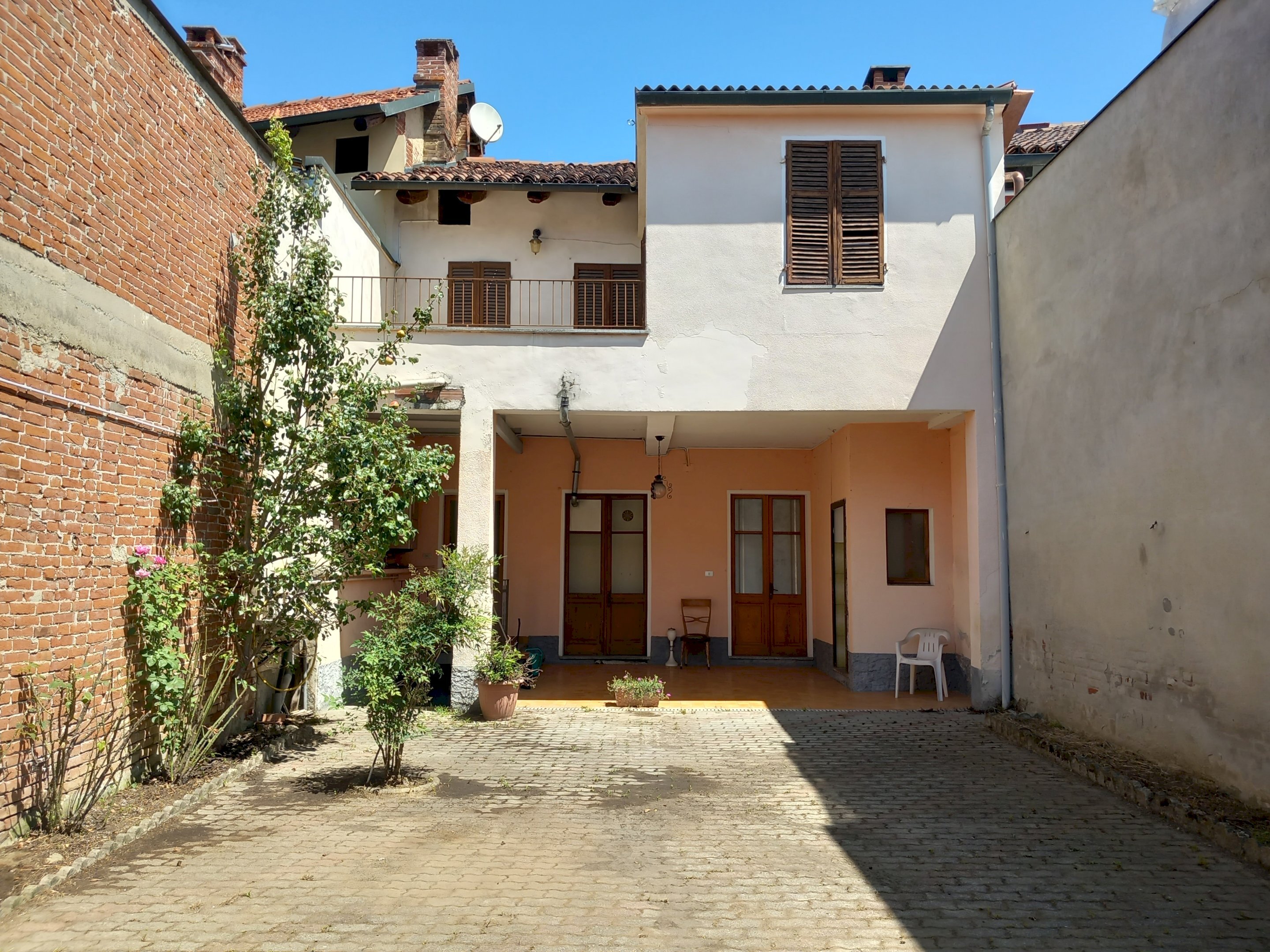 Stable - Palace piazza Dante, Castelnuovo Don Bosco - photo 2