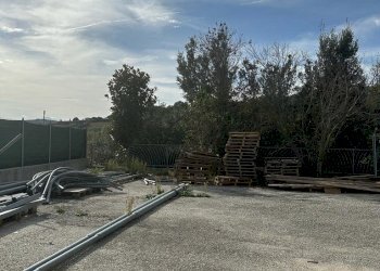 WhatsApp Image 2023-10-31 at 11.27.29 (9).jpeg - Locale Commerciale Castorano - foto 3