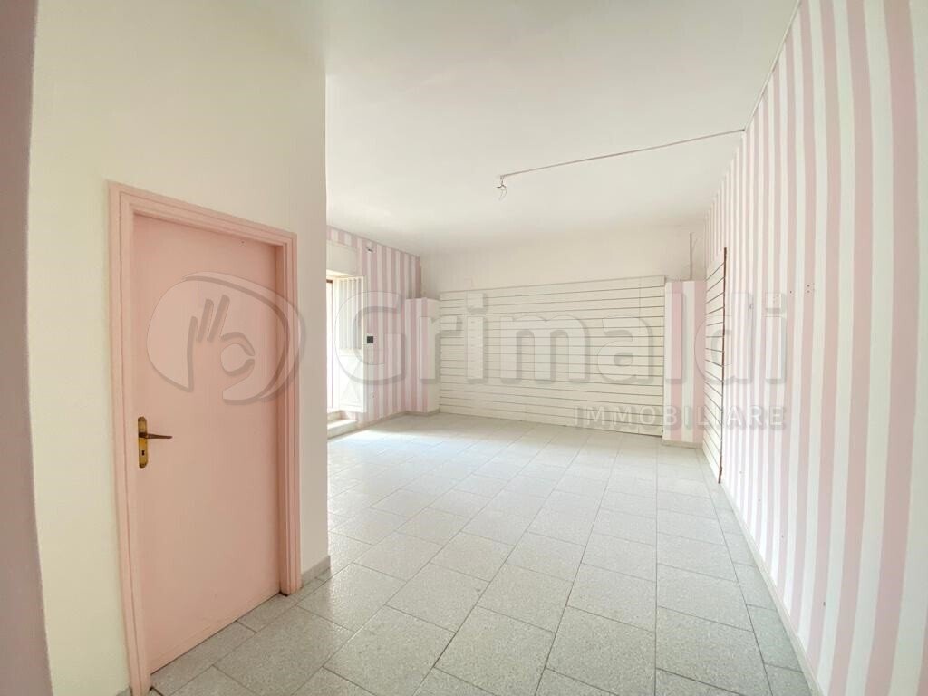 01.JPG - Locale Commerciale Giugliano in Campania - foto 1