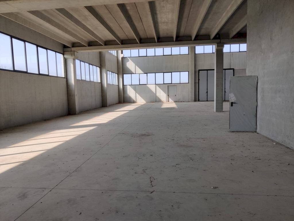 Capannone via Giovanni Amendola, Pavia - foto 1