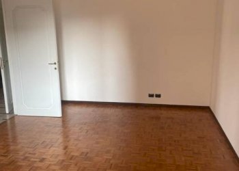 Three-room apartment piazza Emanuele Filiberto Duca d'Aosta, 8, Pavia - photo 5