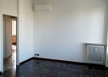 Three-room apartment piazza Emanuele Filiberto Duca d'Aosta, 8, Pavia - photo 17