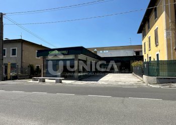 photo_20_2023-11-28_11-39-05.jpg - Show room Via Giuseppe Zanardelli 68, Concesio - foto 3