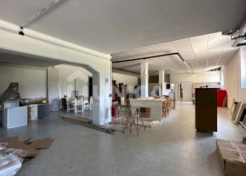 photo_30_2023-11-28_11-39-05.jpg - Show room Via Giuseppe Zanardelli 68, Concesio - foto 16