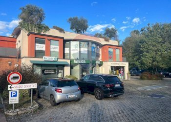 Negozio Varese (zona Calcinate del Pesce) - foto 28