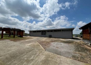 Cortile interno - Capannone via Asilo, 25, Carmagnola - foto 4