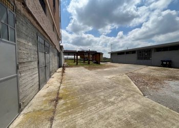 Cortile interno - Capannone via Asilo, 25, Carmagnola - foto 5