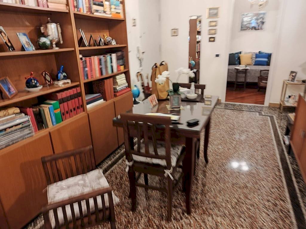 soggiorno - Quadrilocale piazza Gaetano Alimonda, Genova - foto 2