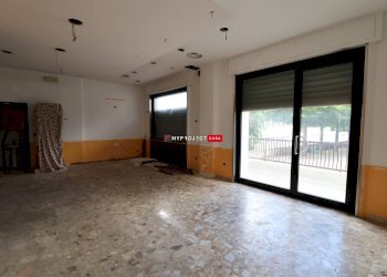 Negozio Viale Della Libertà, Martina Franca - foto 6