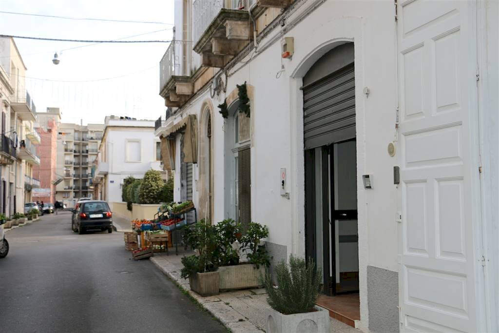 Negozio Via Berardo Leone, Martina Franca - foto 1