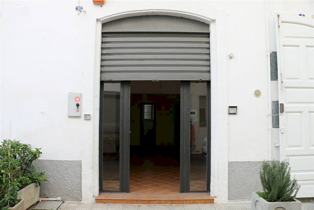 Negozio Via Berardo Leone, Martina Franca - foto 2