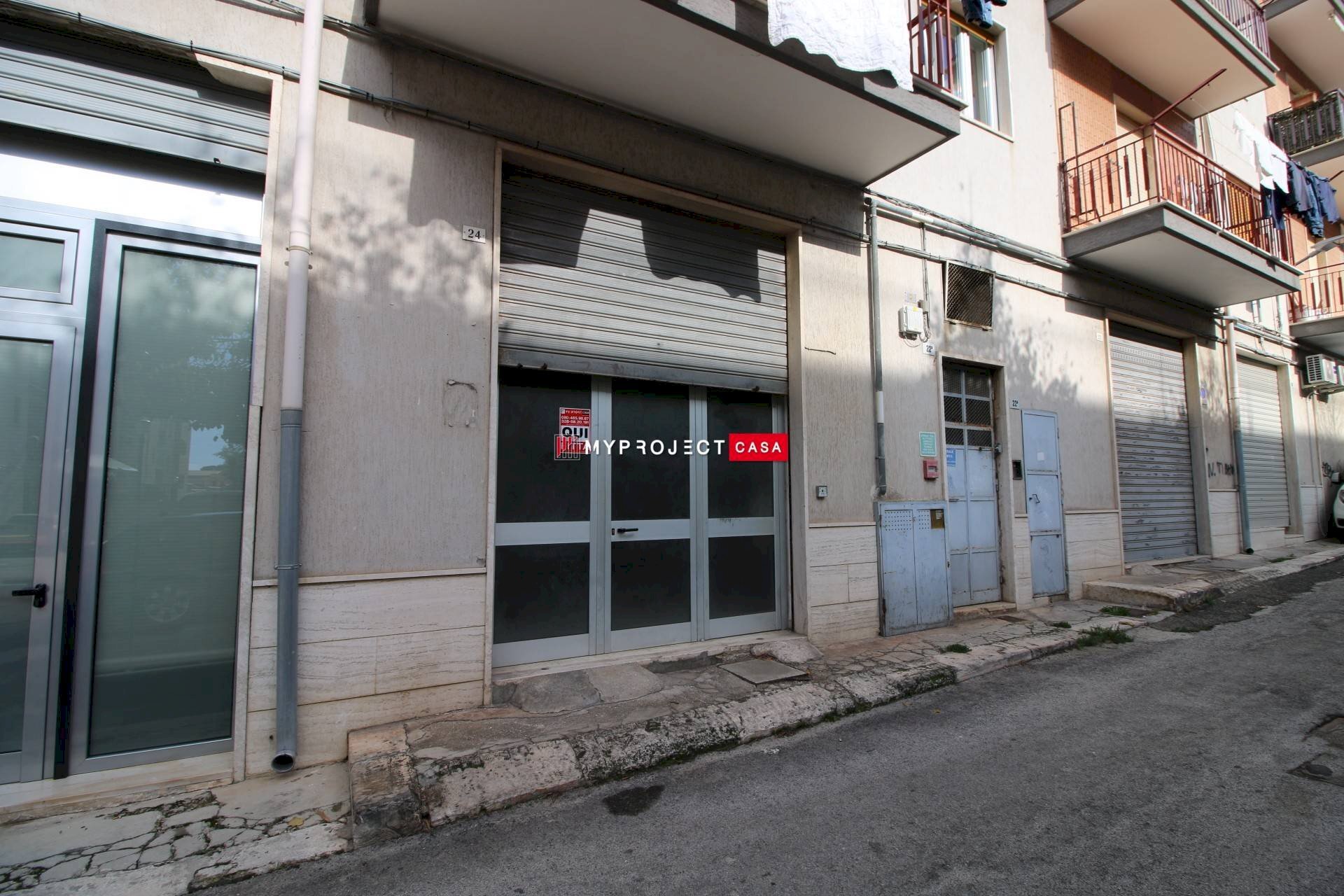 Shop Via Dei Cedri, Martina Franca - photo 2