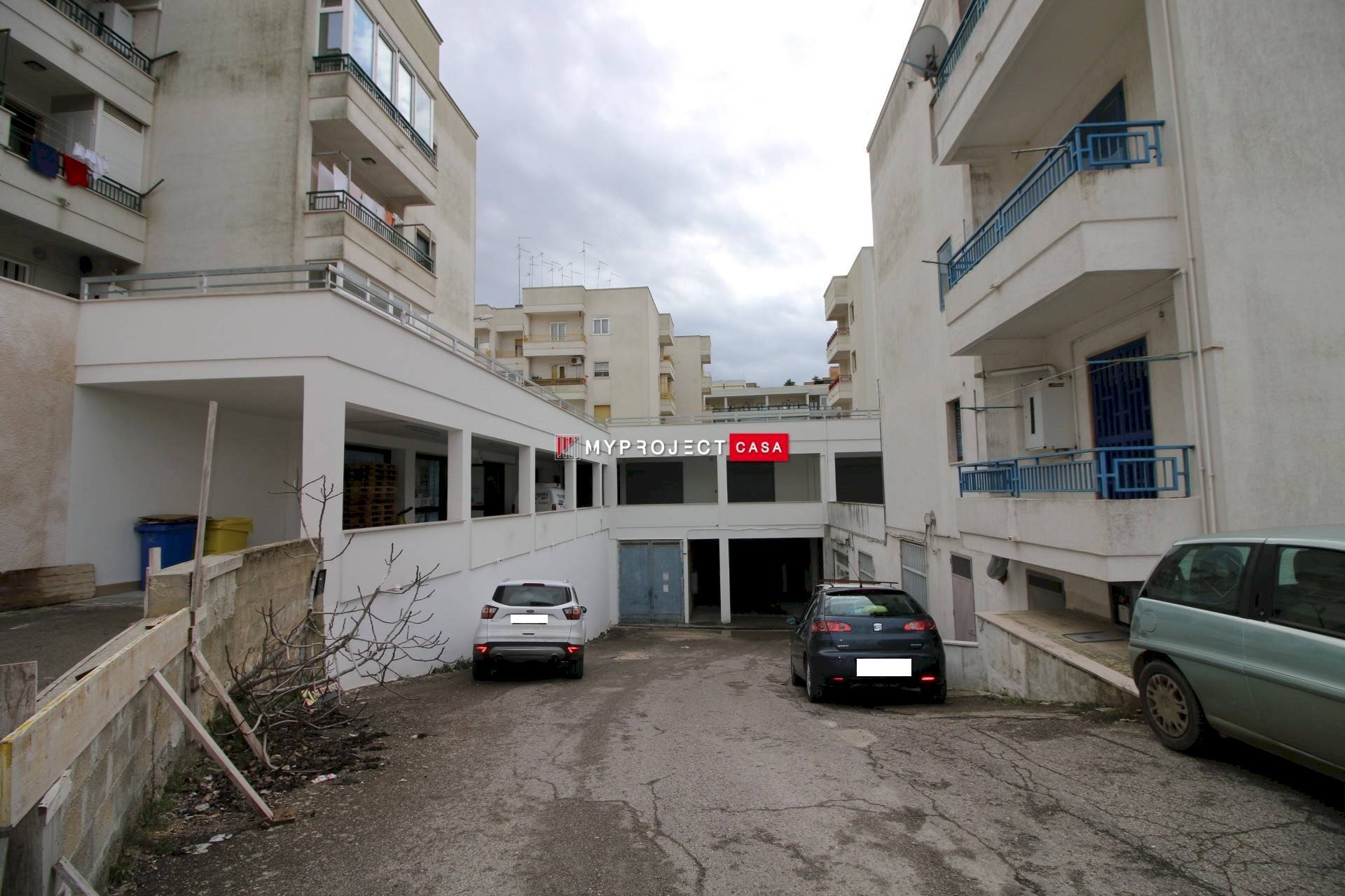 Garage - Parking Viale Alcide De Gasperi, Martina Franca - photo 1