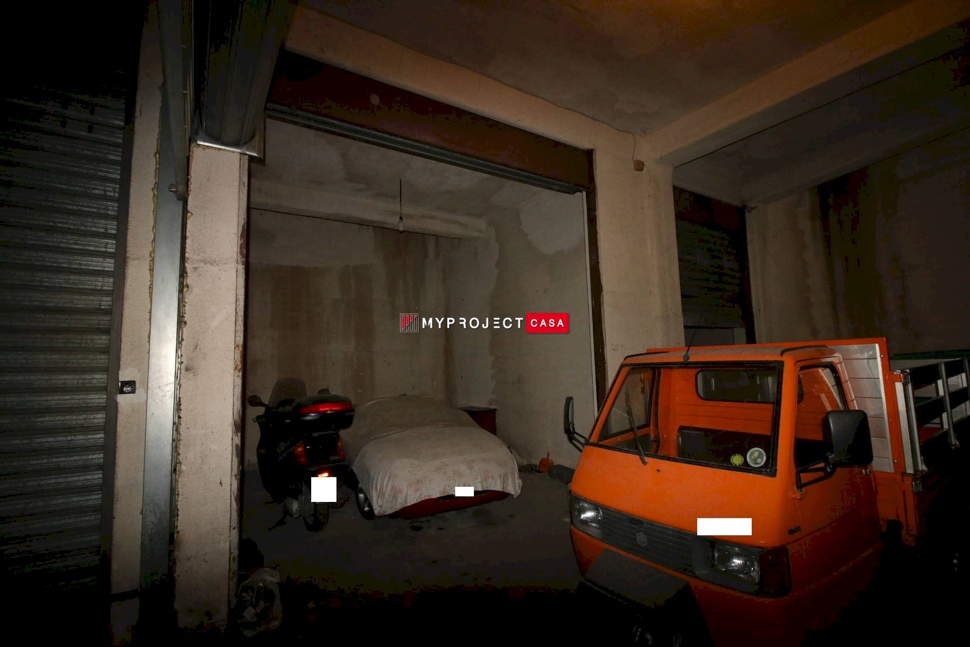 Garage - Parking Viale Alcide De Gasperi, Martina Franca - photo 2