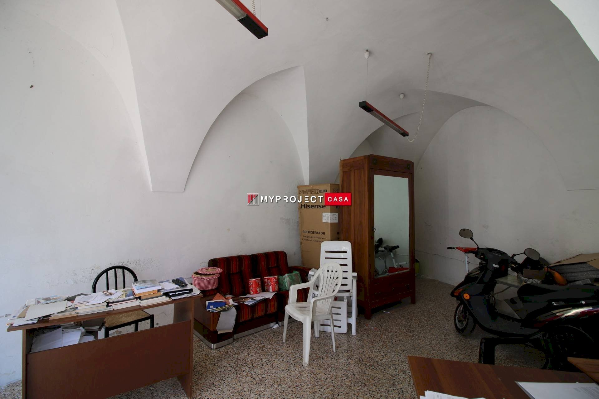 Shop Via Mercadante, Martina Franca - photo 2