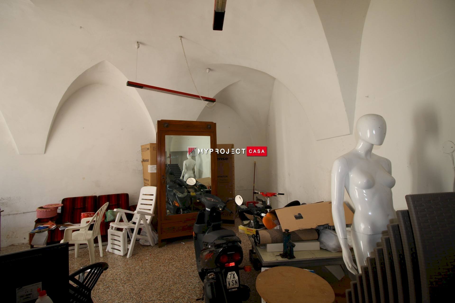 Shop Via Mercadante, Martina Franca - photo 3