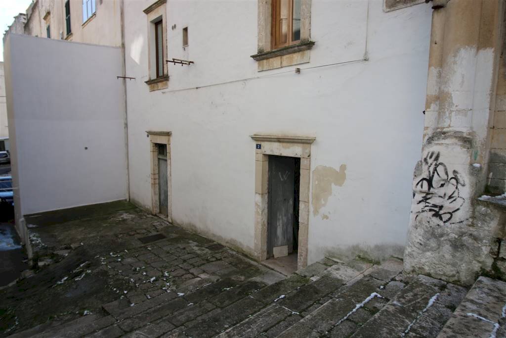 Shop Via Bellini, Martina Franca - photo 2