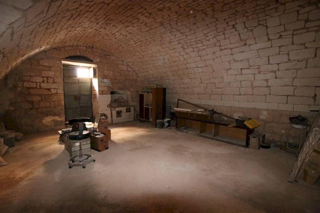 Shop Via Bellini, Martina Franca - photo 3