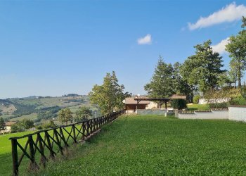 Independent house Polinago - photo 1