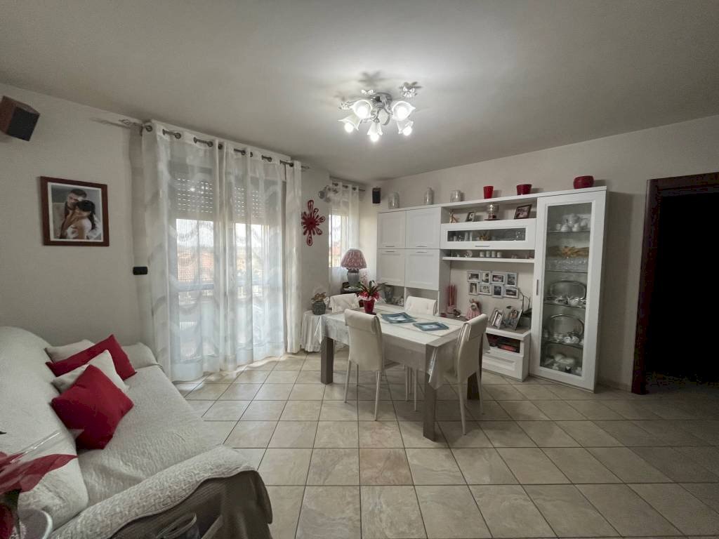 soggiorno - Three-room apartment via del Porto, 249, Carmagnola - photo 2