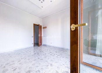 camera da letto - Appartamento Via Pietravalle, Napoli - foto 15