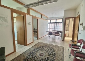 8a35ecef-66da-42b5-b37e-d9d8191a7972.jpg - Ufficio Cesena - foto 7