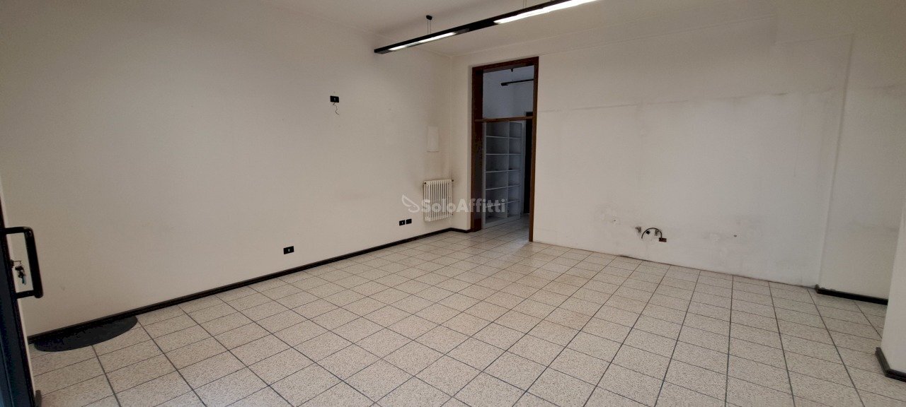 20240730_093512.jpg - Locale Commerciale Corso della Libertà 63/B, Cesano Maderno - foto 3