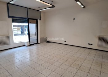 20240730_093522.jpg - Locale Commerciale Corso della Libertà 63/B, Cesano Maderno - foto 4