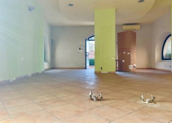 IMG_9692 2.JPG - Locale Commerciale Pietrasanta - foto 5