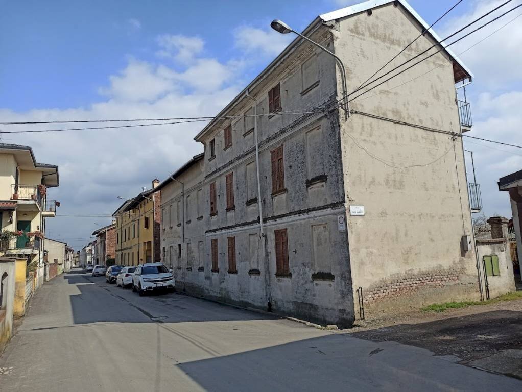 Facciate esterne - Rustico via Beato Gambaro, 1, Cerano - foto 2