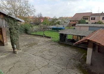 Cortile e giardino - Rustico via Beato Gambaro, 1, Cerano - foto 4