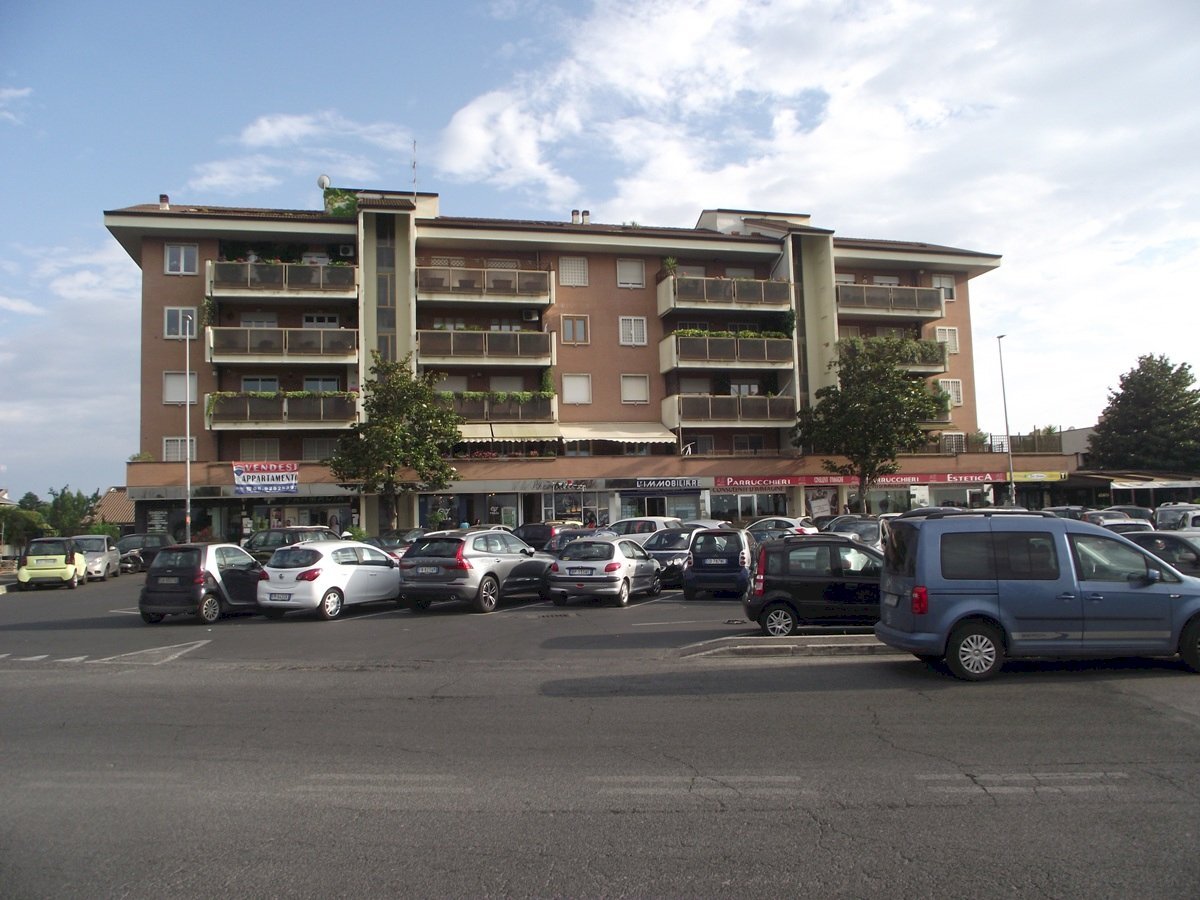 Commercial Premises viale cortina d'ampezzo, Roma - photo 2