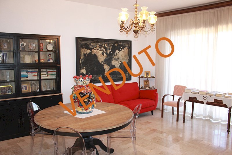 STRINGA SU FOTO - VENDUTO...jpg - Trilocale via Macello Vecchio 11, Castellana Grotte - foto 1