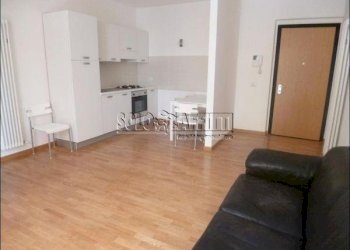 Ingresso, soggiorno con angolo cottura - Two-room apartment Macerata - photo 4