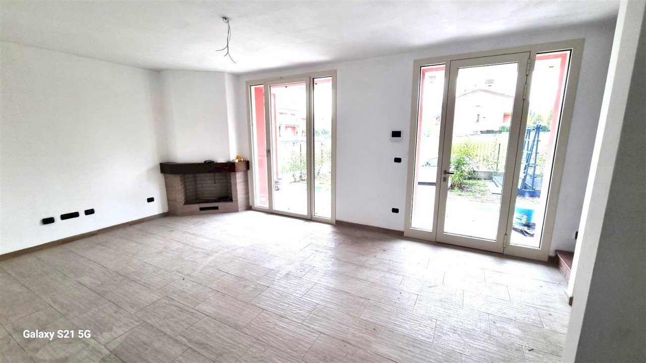 20231109_143408.jpg - Three-family Villa SP16 78, Parma - photo 1