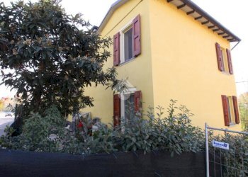 Independent house Via Canale, Casalgrande - photo 1