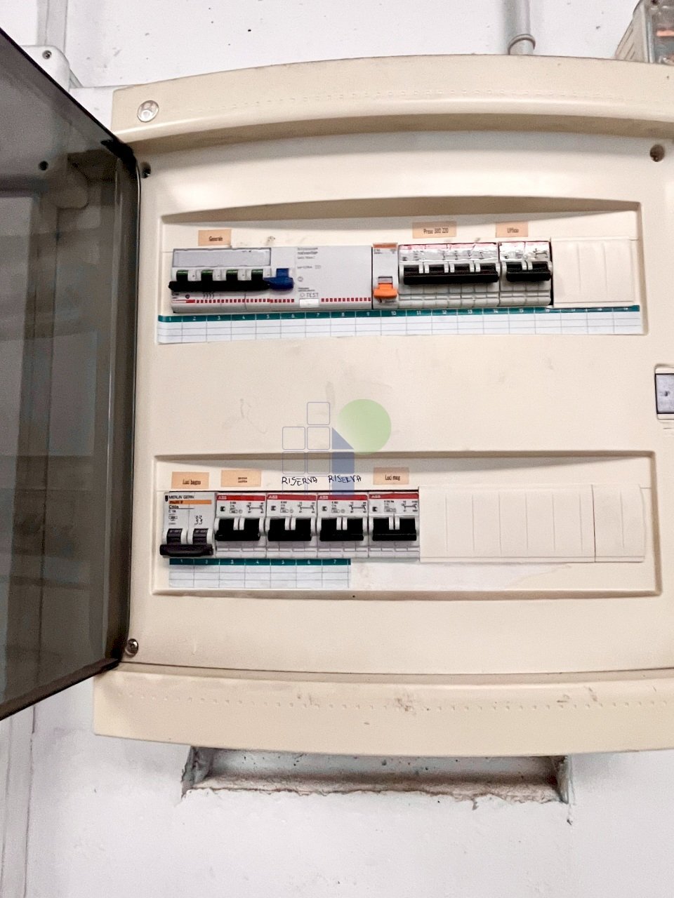 IMG_4188.jpeg - Locale Commerciale Via Razzaguta 32, Livorno - foto 2