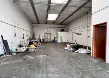 interno capannone - Locale Commerciale Via Razzaguta 32, Livorno - foto 14