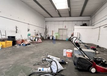 interno capannone - Locale Commerciale Via Razzaguta 32, Livorno - foto 21