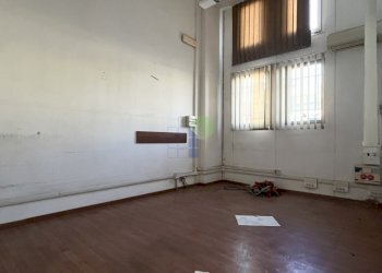 IMG_4190.jpeg - Locale Commerciale Via Razzaguta 32, Livorno - foto 4