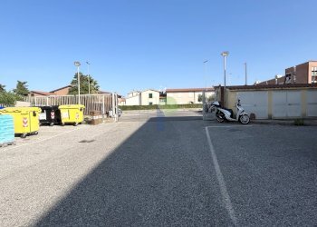 IMG_4193.jpeg - Locale Commerciale Via Razzaguta 32, Livorno - foto 6