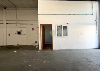 IMG_4177.jpeg - Locale Commerciale Via Razzaguta 32, Livorno - foto 11