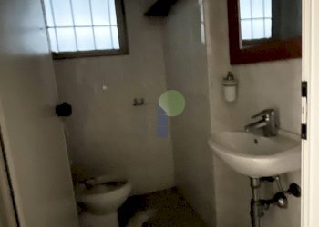 IMG_4184.jpeg - Locale Commerciale Via Razzaguta 32, Livorno - foto 12