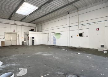 IMG_4178.jpeg - Locale Commerciale Via Razzaguta 32, Livorno - foto 19