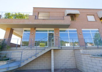 002.JPG - Show room Via Don L. Orione 115, Bra - foto 3