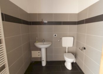 009.JPG - Show room Via Don L. Orione 115, Bra - foto 10