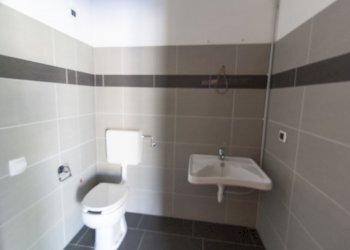 010.JPG - Show room Via Don L. Orione 115, Bra - foto 11